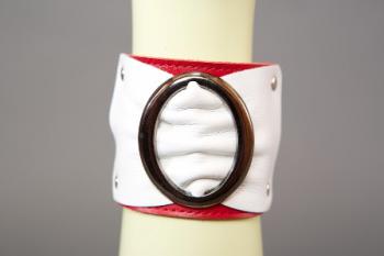Бело-красный браслет с овальной пряжкой